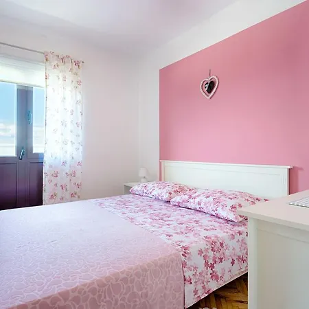 Apartment Dijana *